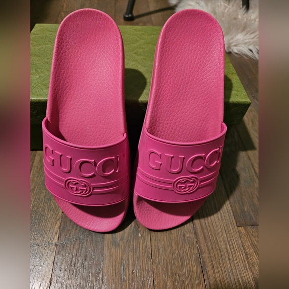 Gucci Pursuit Slide Sandals - Picture 3 of 6